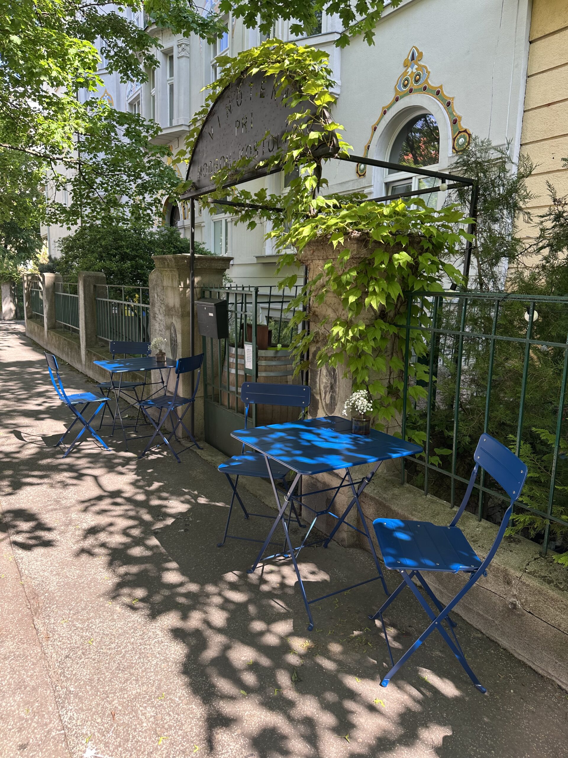 Vinotéka pri Modrom kostolíku – komorný priestor na eventy v centre Bratislavy